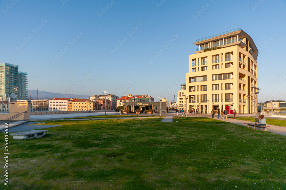 Italia, Savona. Panorama, veduta della città di Savona in zona Porto nuovo. Edilizia ed architettura moderna..