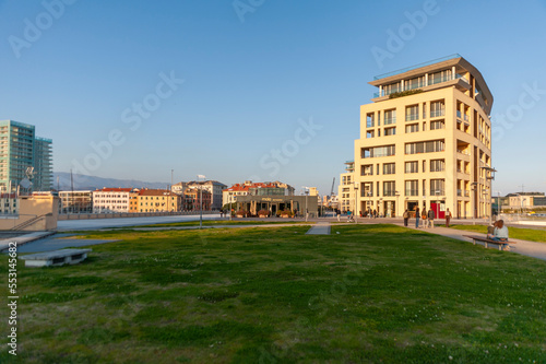 Italia, Savona. Panorama, veduta della città di Savona in zona Porto nuovo. Edilizia ed architettura moderna..