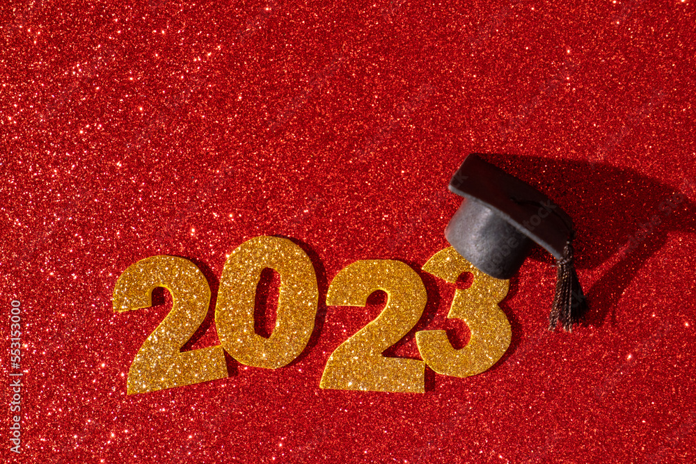 Foto Stock Class Of 2023 Concept Numbers 2023 With Black Graduated Cap