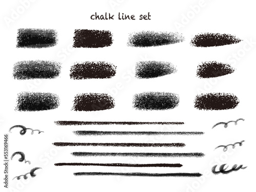 Lignes de crayon à la craie et gribouillis, traits larges, hachures. Scribble jeu de vecteurs de traits blancs. Gribouillis de charbon de bois dessinés à la main. Esquisses au crayon blanc, dessins.  photo