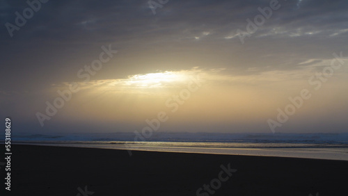 Coucher de soleil sur la plage de Moliets-et-Mâa, en période hivernale