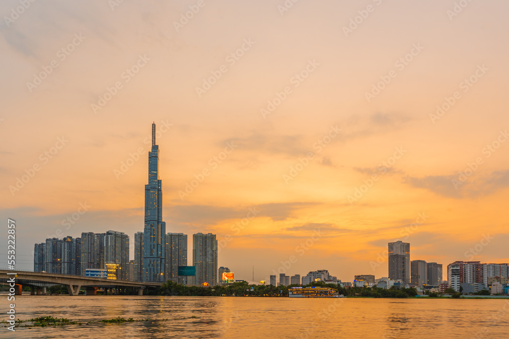Obraz premium Beautiful Sunset at Landmarks 81 Ho Chi Minh City, the tallest building in Vietnam