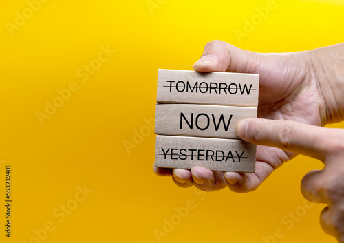 Photography Yesterday, now, tomorrow, and now, on the wooden block, the concept is to focus
