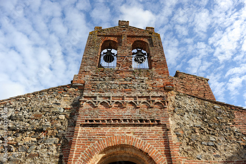 Obraz w ramie Iglesia de Nuestra Señora de la Antigua en La Umbría, aldea de Aracena, provincia de Huelva, España. Pueblos del Parque Ntural Sierra de Aracena y Picos de Aroche.