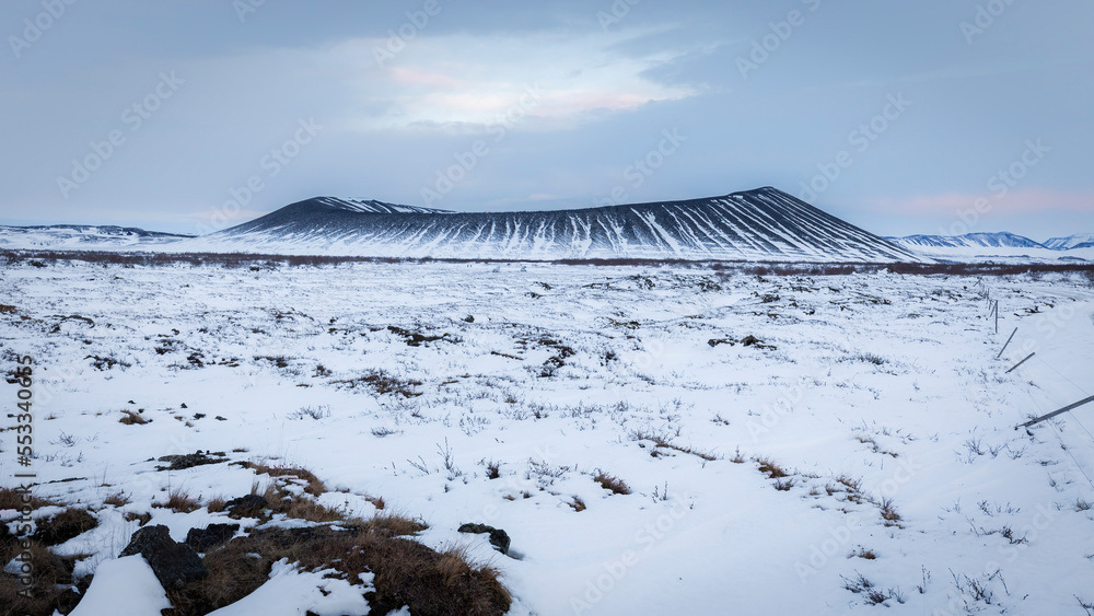 Hverfjall volcano crater near Lake Myvatn (Iceland) in winter - obrazy, fototapety, plakaty 