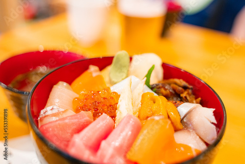 Tapety artystyczne 海鮮丼 金沢