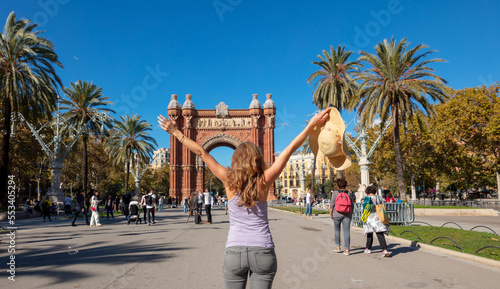 Photography Happy woman tourist visiting Barcelona in Spain- Triumphal arch