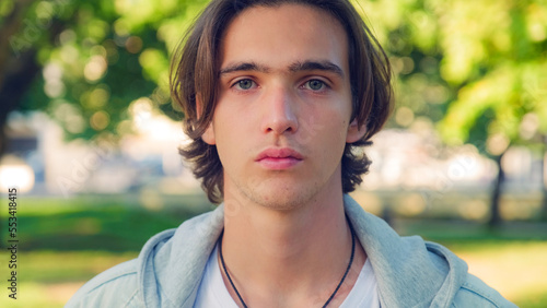 Tableau sur toile Close up face of an young man is looking to the camera,  in the street