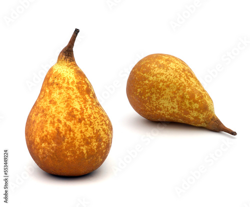 Deux Poires passe crassane debout et couchée isolées sur fond blanc