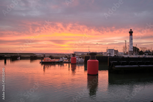 Le port de Ouistreham et son phare