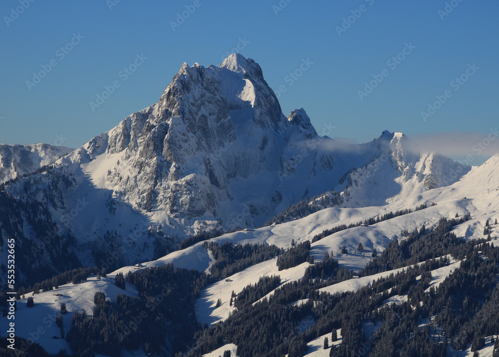 Eggli Videmanette ski area and Mount Gummfluh.