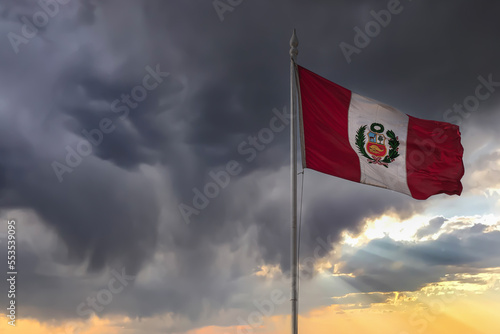 Peruvian flag flies in the sky as a storm approaches © William Huang