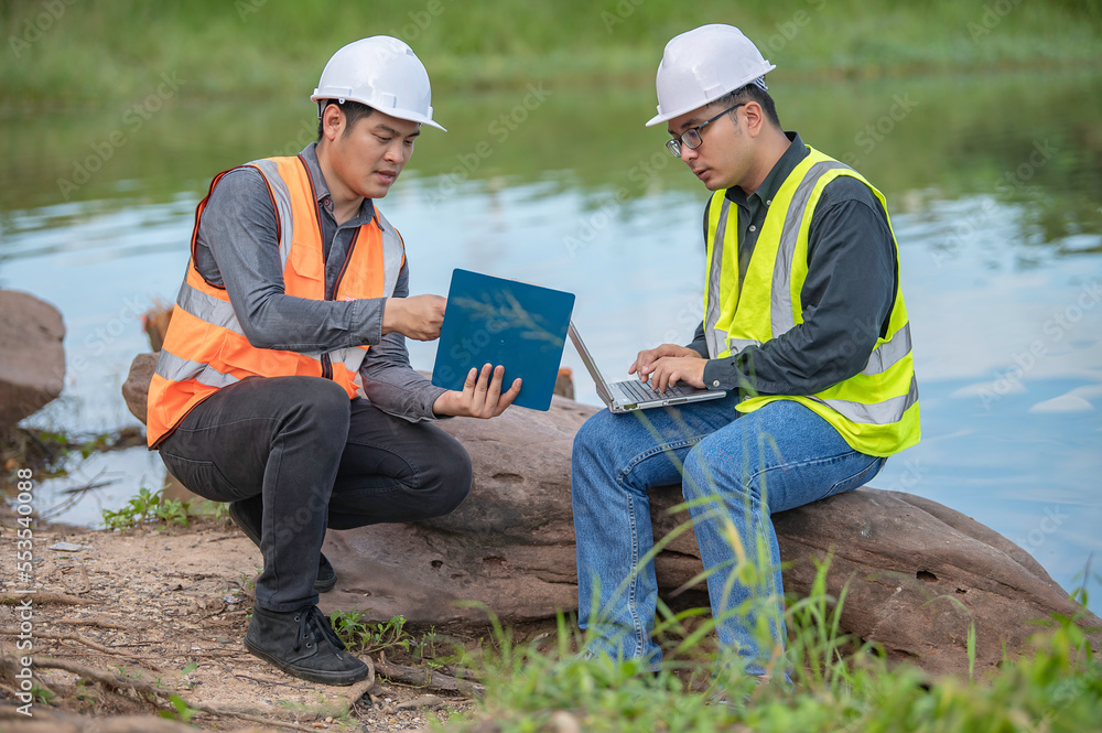Environmental engineers inspect water quality,Bring water to the lab for testing,Check the mineral content in water and soil,Consultation to solve the problem of chemical contaminated water sources Environmental engineers inspect water quality,Bring water to the lab for testing,Check the mineral content in water and soil,Consultation to solve the problem of chemical contaminated water sources