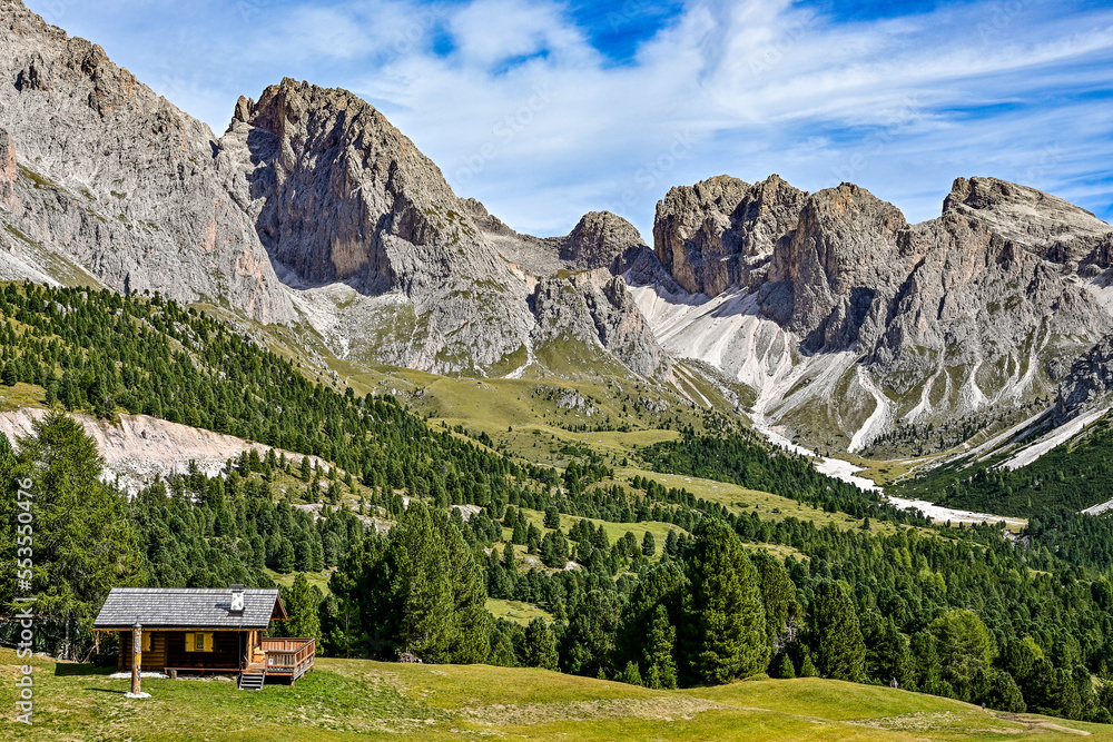 Panorama vom Gipfel des Col Raiser mit Blick auf die Berge in den Dolomiten, in Santa Cristina, Valgardena, Bozen, Südtirol Italien	
