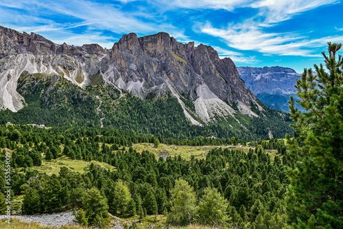 Panorama vom Gipfel des Col Raiser mit Blick auf den Langkofel in den Dolomiten, in Santa Cristina, Valgardena, Bozen, Südtirol Italien