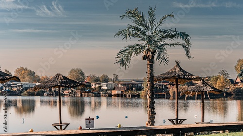 Ośrodek wypoczynkowy i rekreacyjny, jesienią na Śląsku w Polsce gmina Gorzyce z plażą, sztucznymi palmami i kompieliskiem photo