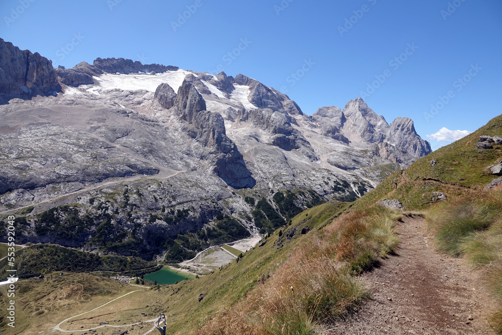 Blick vom Padonkamm zur Marmolada