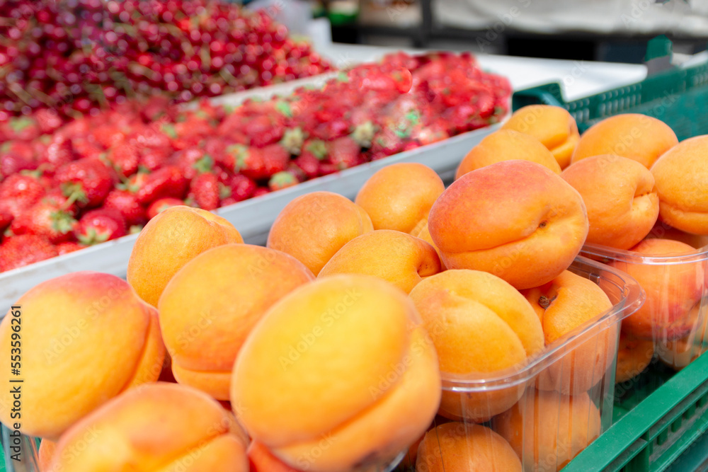A farmer's market.Selling fresh apricots
