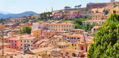 Φωτογραφία Top view of the colored city of Portoferraio. Panorama.