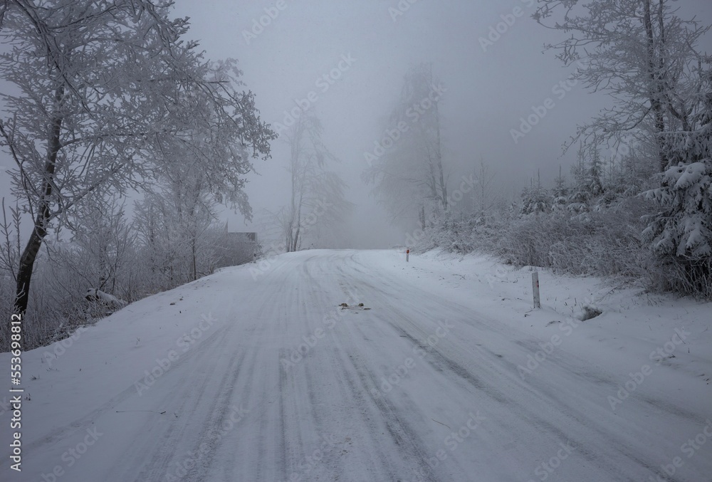 Obraz premium Snowy mountain road in winter