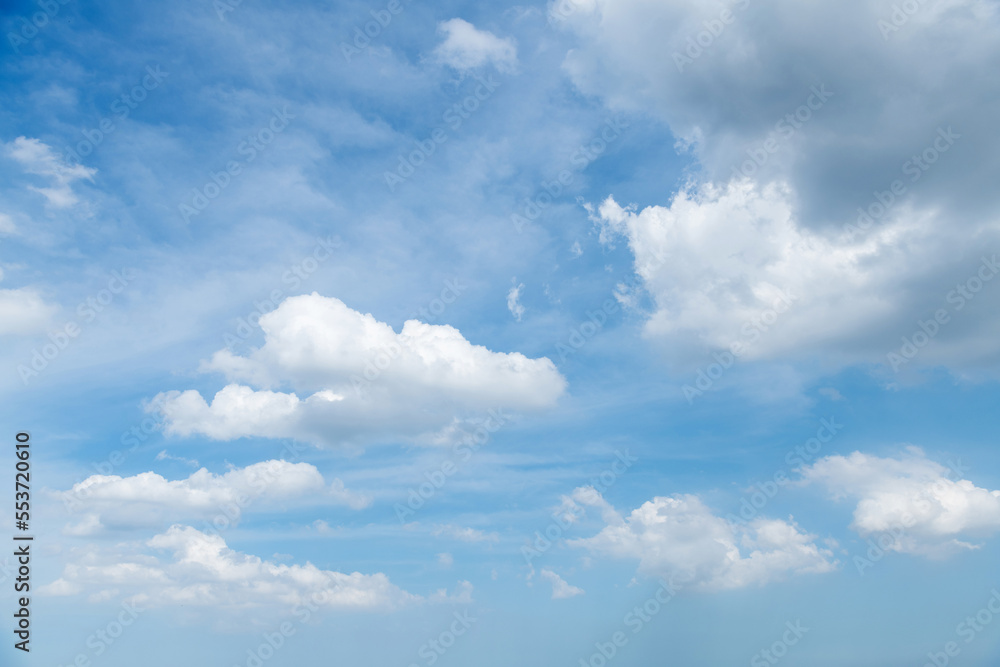 Obraz premium Beautiful blue sky with white clouds