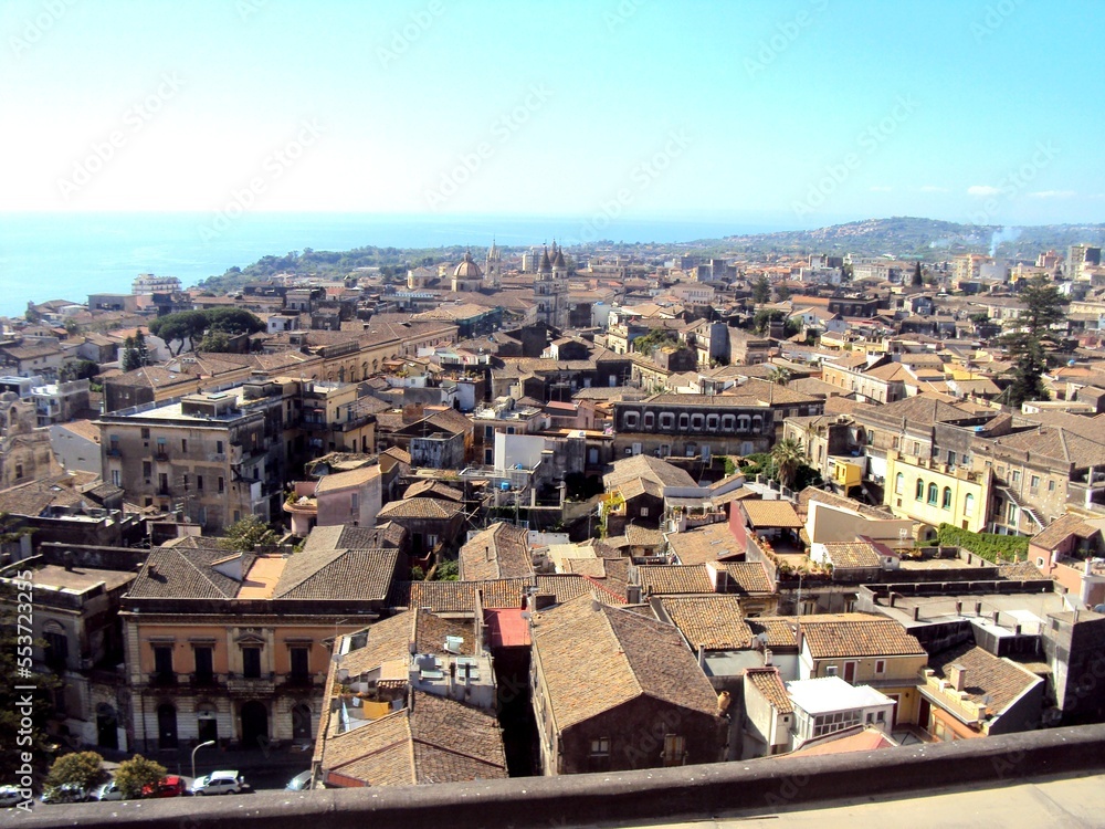 Fototapeta premium Veduta aerea dei tetti di Acireale.