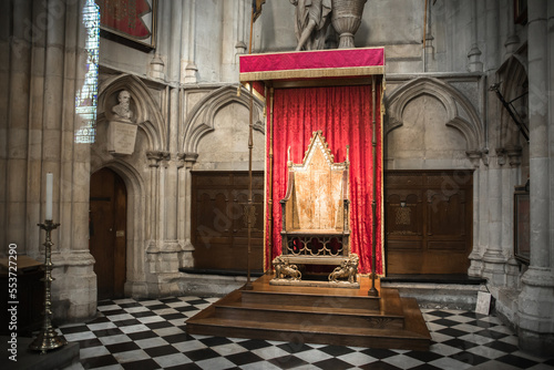 Foto The Coronation Chair, known as St Edward's Chair or King Edward's Chair 1300