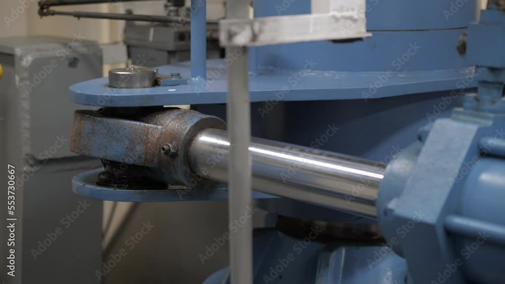 Piston rod moves rudder arm of hydraulic steering gear Piston rod moves rudder arm of hydraulic steering gear