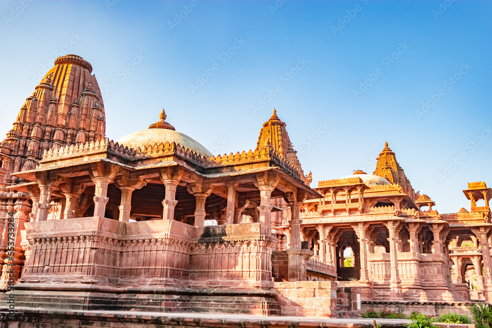 Obraz premium ancient hindu temple architecture with bright blue sky from unique angle at day