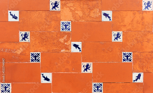 Fotografie Decorative socle that combines red ceramic tiles and small tiles with blue silhouettes on a white background