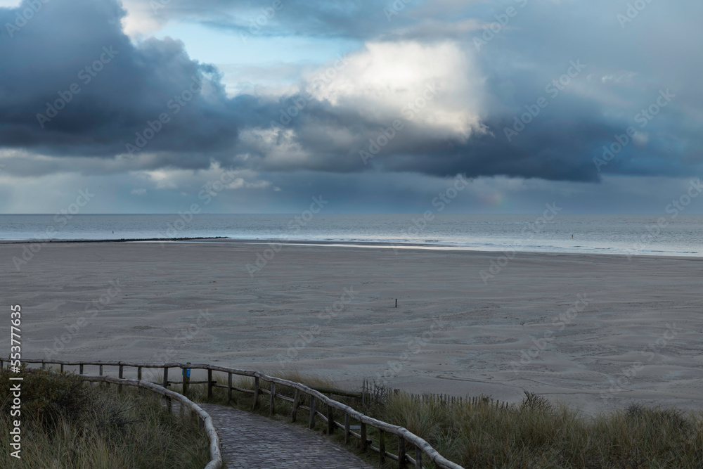 the road to the beach of Texel with the wide beach and the Wadden Sea