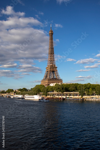 Tour Eiffel devant la Seine © CyprienDL