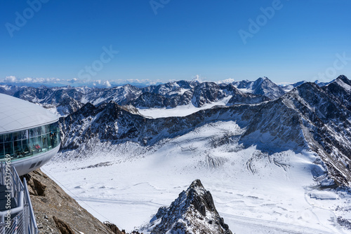 Aussicht auf den Pitztaler Gletscher und die Berge des Ötztals