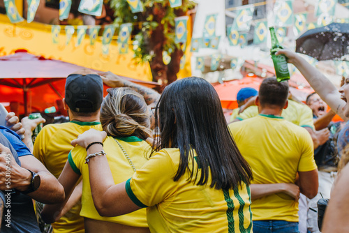 Torcedores comemorando um gol do Brasil na Copa do Mundo de 2022 photo