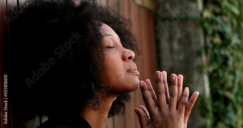 Schilderij op canvas Meditative black woman in peace outside eyes closed
