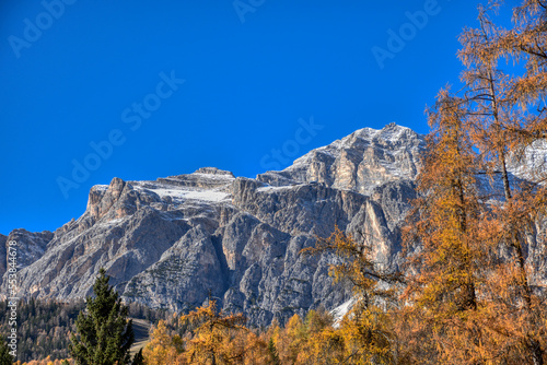 Cortina d   Ampezzo  Monte Cristallo  Marmarole  Punta Sorapis  Dolomiten  Schnee  Eis  Fels  Sonne  strahlen  gold  braun  gelb  Gebirgsstock  Gebirge  Alpen  Felswand  klettern  bergsteigen  Alpen  Al