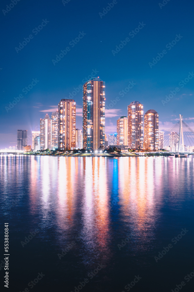 Fototapeta premium Night view of Sumida River and apartments
