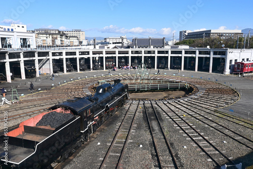 迫力ある京都鉄道博物館の扇形車庫 転車台