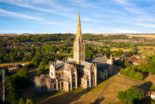 Obraz na płótnie Salisbury cathedral from above at sunrise w salonie