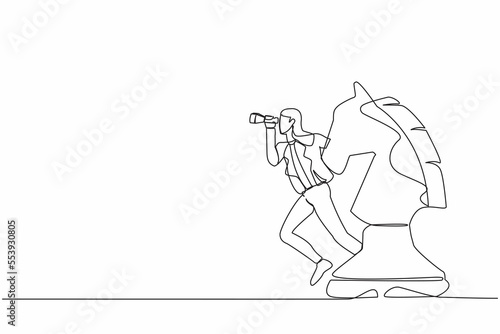 Single continuous line drawing businesswoman leader standing on horse chess piece using telescope to see business vision. Leader make decision or opportunity. One line draw design vector illustration © Simple Line