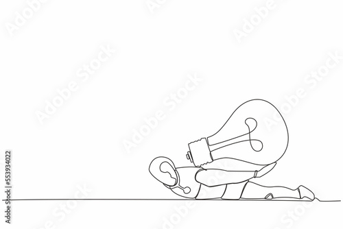 Continuous one line drawing stressed robot under heavy light bulb burden. Uninspired or no idea after business tech failure. Humanoid cybernetic organism. Single line draw design vector illustration