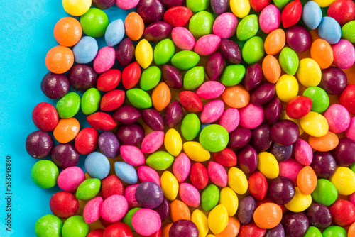 Tableau sur toile Skittles candy on the colorful table, colorful sweet candy