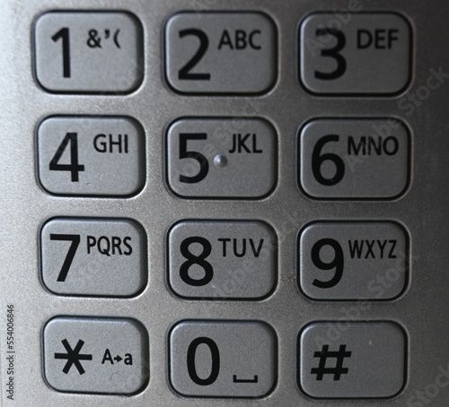 Fondo con detalle y textura de teclado numerico en tonos plata y numeros negros