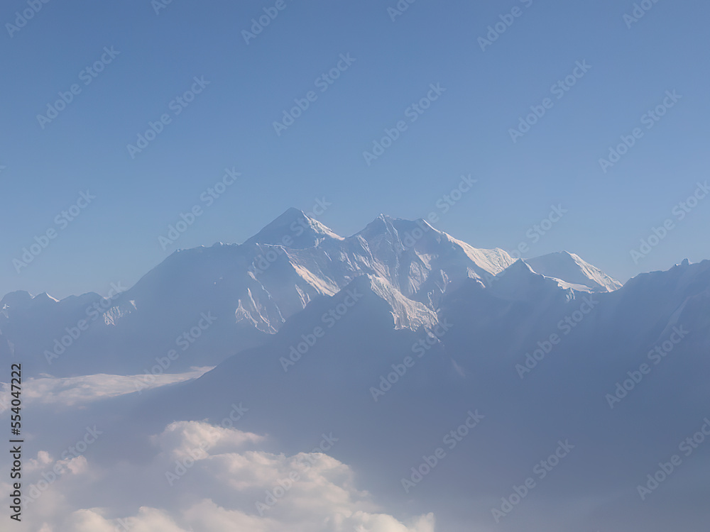 Mount Everest fotografiert aus einem Flugzeug an einem wolkenlosen Tag