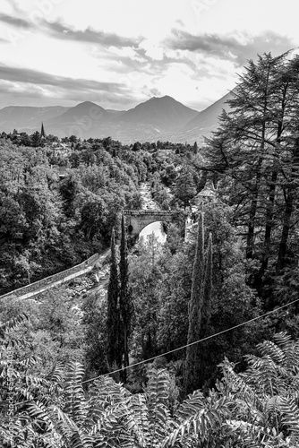 Tappeiner Weg mit Blick auf die Stadtansicht von Meran, Südtirol, Italien photo