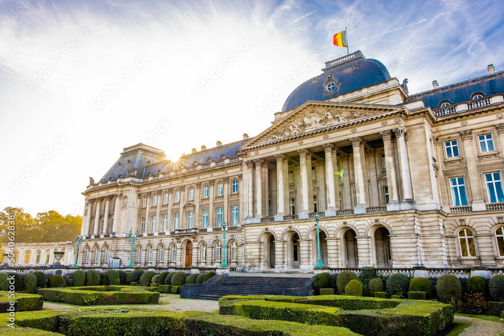 Obraz premium Royal Palace of Brussels front view at sunny day
