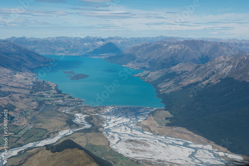 Neuseelands türkise Seen aus der Luft auf der Süsdinsel.