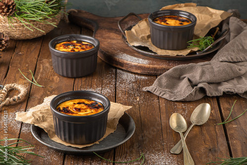 Obraz na plátně Creme brulee french dessert or leite creme portuguese dessert
