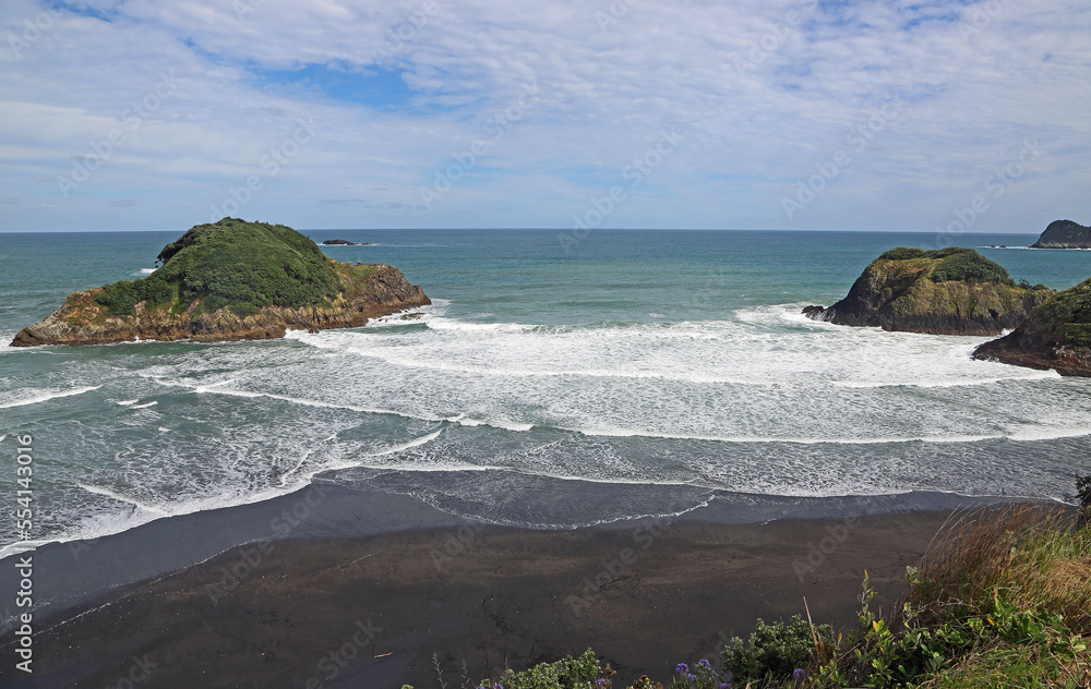 Crossing waves on Motuotamatea - New Zealand
