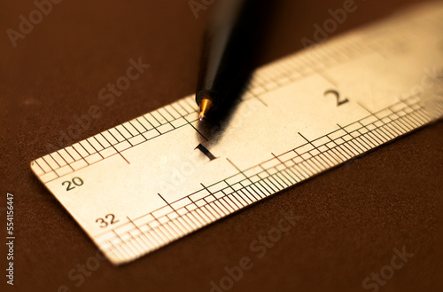 Bild auf Leinwand Close up of a stainless steel scale r ruler showing a one inch point with pen, S